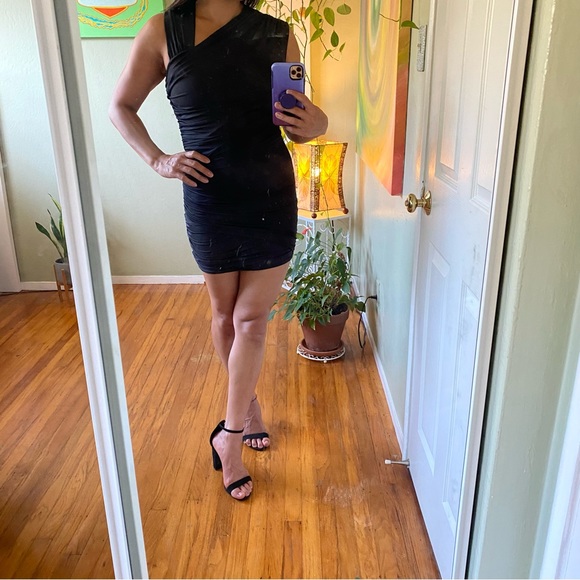Ruched bodycon mini dress asymmetrical shoulders - Picture 4 of 5